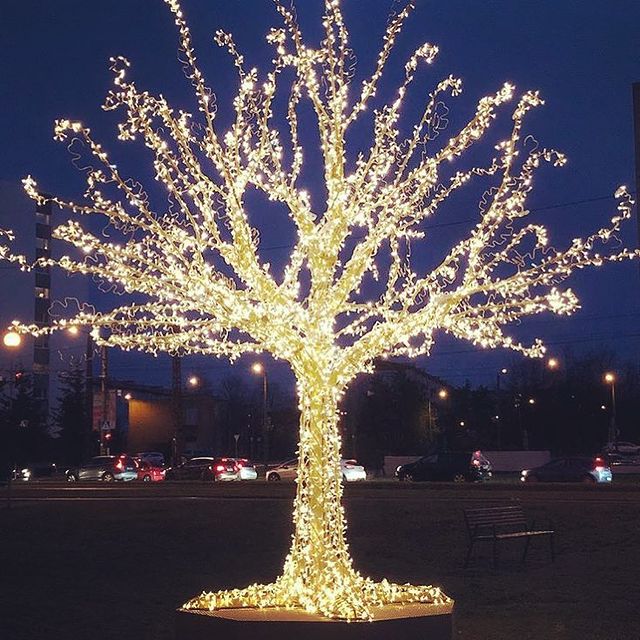 Giant Pre-Lit LED Branchy Tree